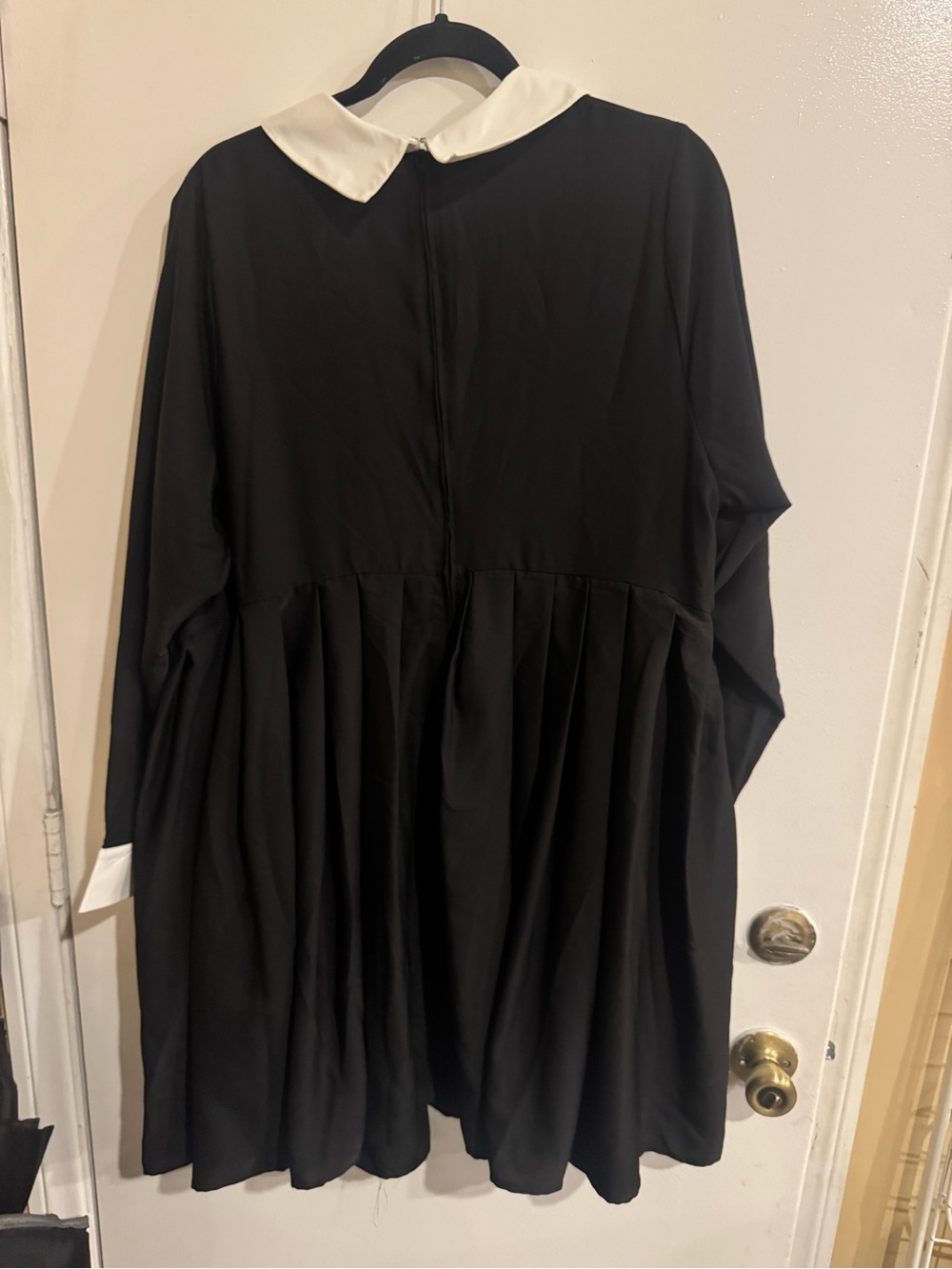Unique Vintage Black Dress with White Peter Pan Collar and Cuffs - Picture 5 of 6